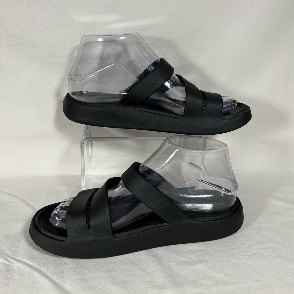 CROCS Getaway Black Sandals - Women's Size 7 - Picture 2 of 11